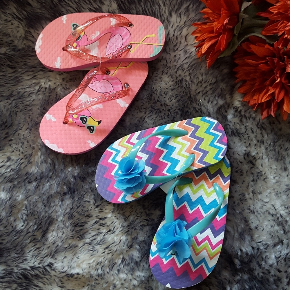 2 pair! Girls flip flops